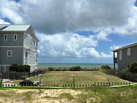 4th image of 310 Fort Fisher Blvd N