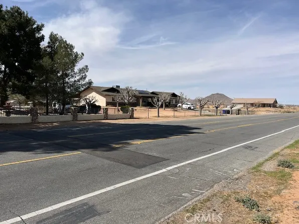 7 Navajo Rd, Apple Valley, CA 92307