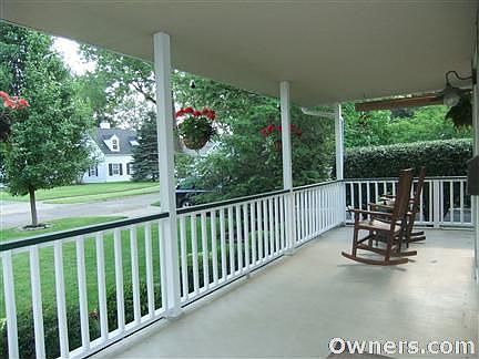 Huge front porch. Great for storm watching!