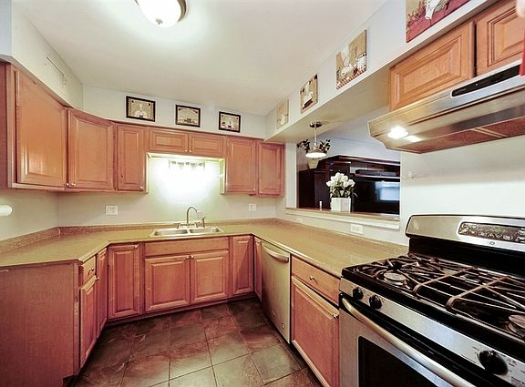 4th image of 6733 N Monticello Ave