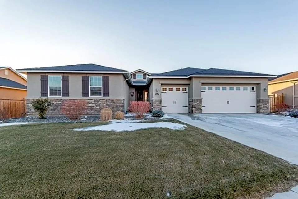 6893 Voyage Dr photo 1