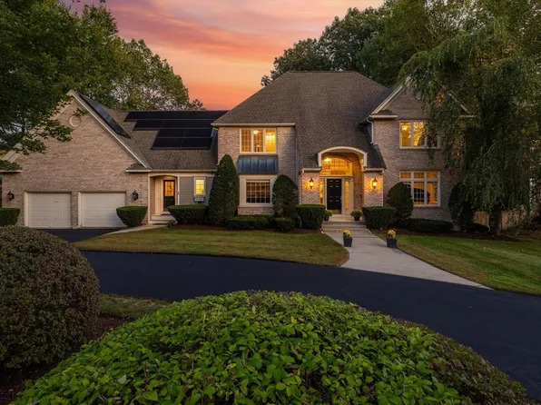 1 Elizabeth Dr, Westborough, MA 01581