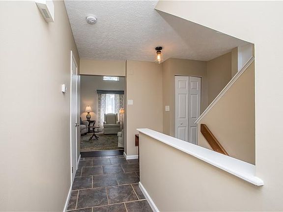2nd image of 1322 Lexington Dr