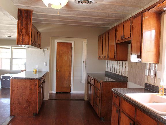 5th image of 123 Spruce Ave
