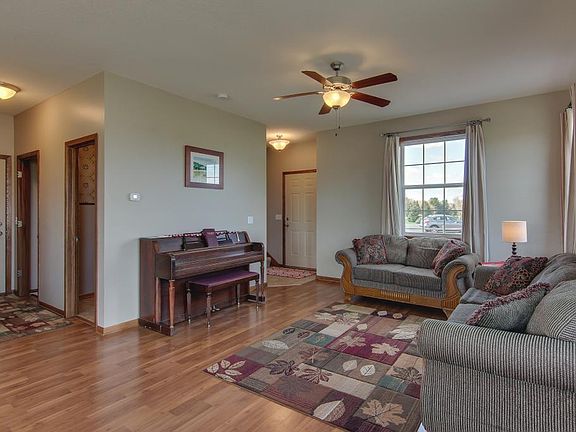 5th image of 21166 Newberry Ct