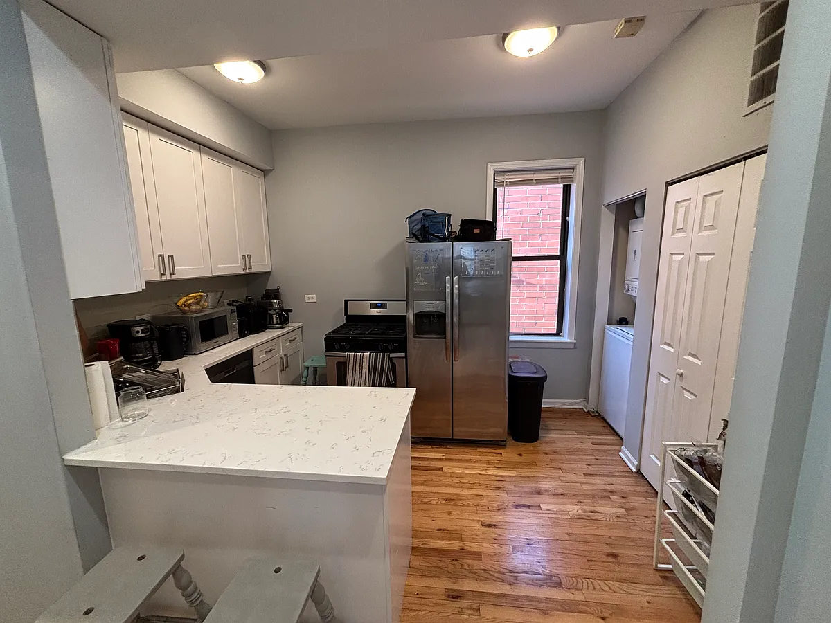 Kitchen - 2315 N Leavitt St #3F