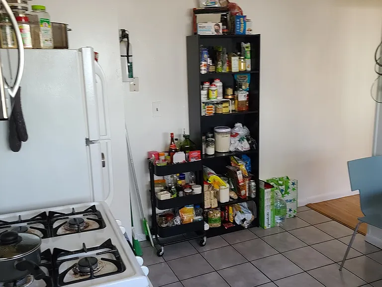 17 Hunting St #2 — Photo 5