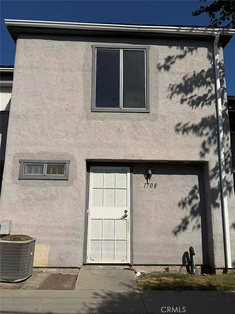 2 bed, 1035 sqft, $2,350 — Photo 1