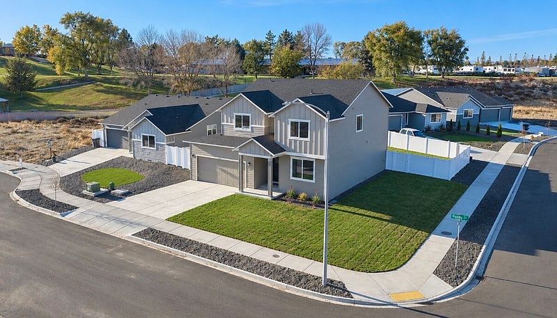 2nd image of 494 N Ruddy Street