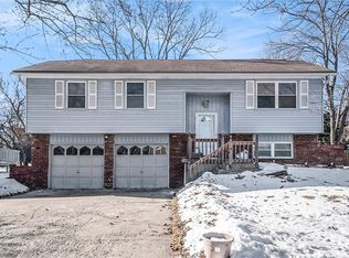 15428 S Summertree Ln, Olathe, KS 66062
