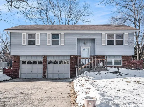 15428 S Summertree Ln, Olathe, KS 66062