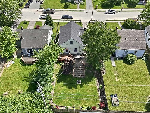 3rd image of 323 Field St