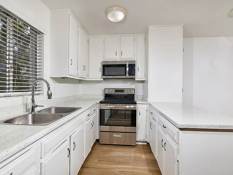 Panorama Apartments — Photo 9