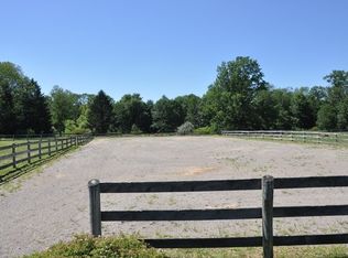 2 Stanbury Ln, Frenchtown, NJ 08825