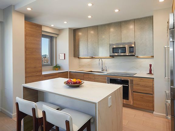 5th image of 200 E 62nd St APT 18B
