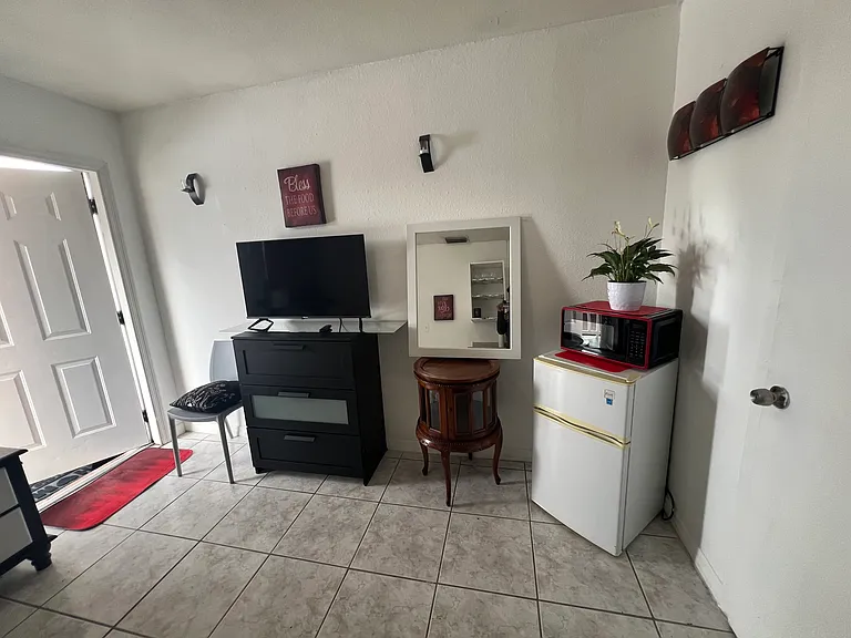 2921 SW 36th Ct #2 — Photo 6