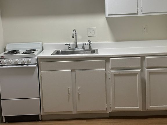 2nd image of 508 Clinton Springs Ave APT 2