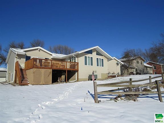 3rd image of 862 5th St SE