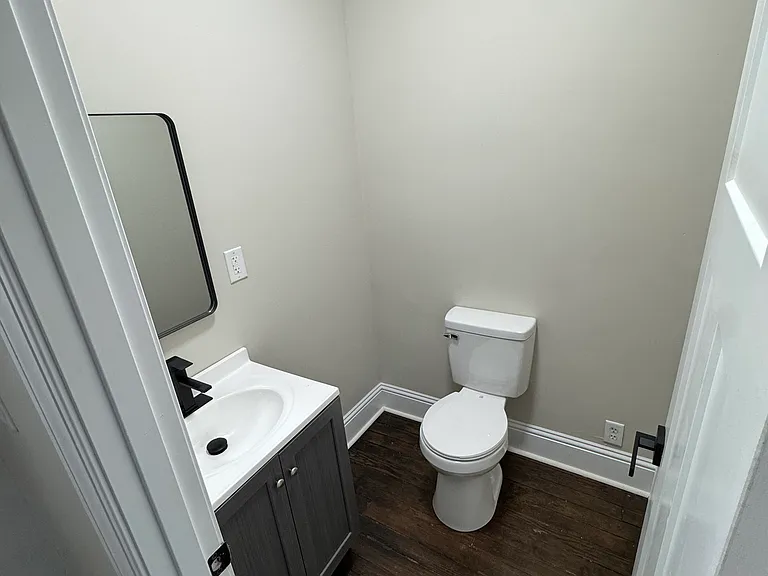 827 Franklin St — Photo 8
