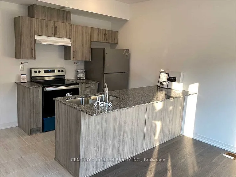 135 Turnberry Ln — Photo 9