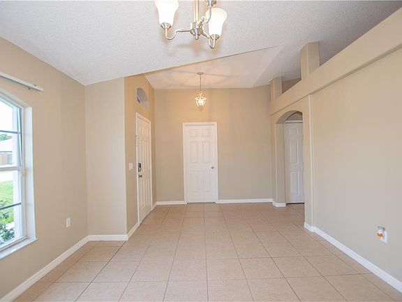 4th image of 113 Long Pine Dr