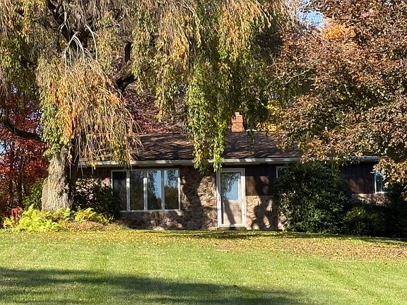 4th image of 127 Saint Joe Rd