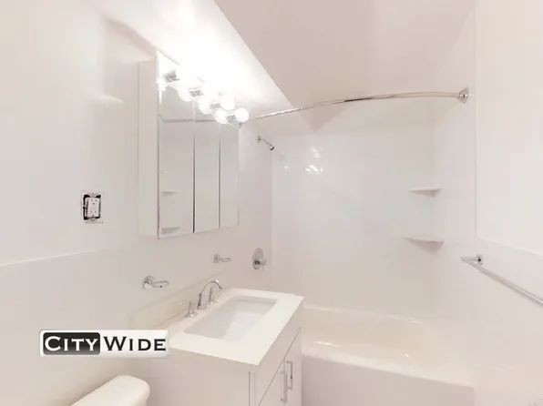 405 East 56th Street image 5 of 12