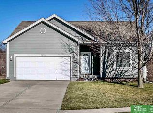 20710 Cedar Cir, Gretna, NE 68028