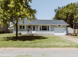 530 Berkshire Dr, Salina, KS 67401