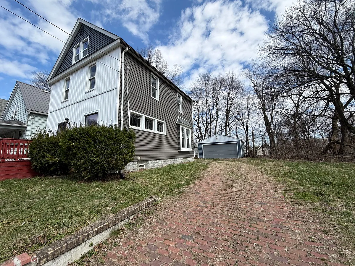 Building Photo - 949 Raymond St