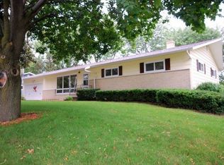 206 Perimeter St, Mount Horeb, WI 53572