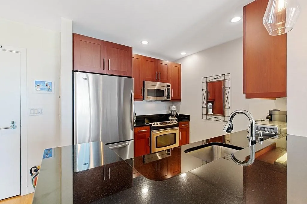 2 bed, 1113 sqft, $3,300 — Photo 2