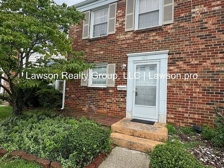107 Oxford Sq — Photo 1