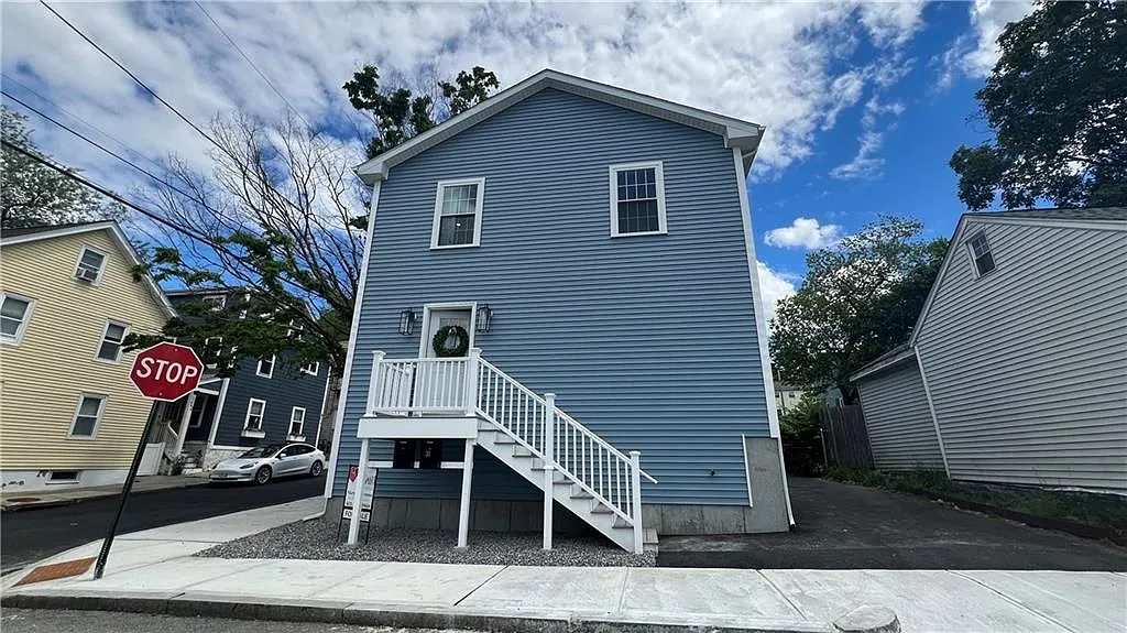 3 bed, 2.0 bath, 1000 sqft, $2,800 — Photo 1