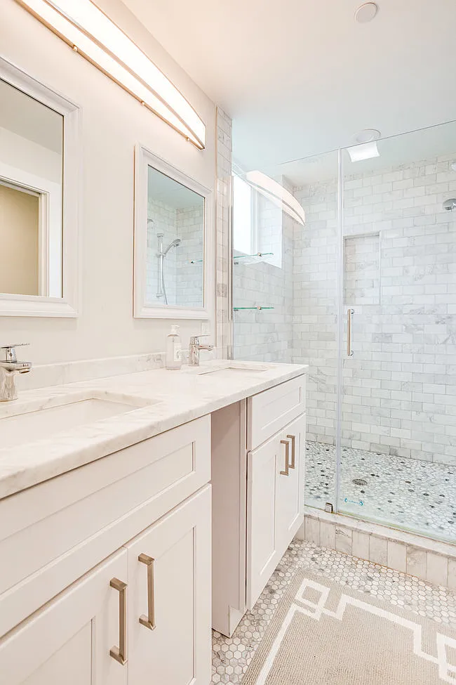 233 Seaton Pl NE — Photo 2