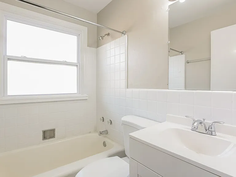 526619_024_main_bathroom_13529448.jpg