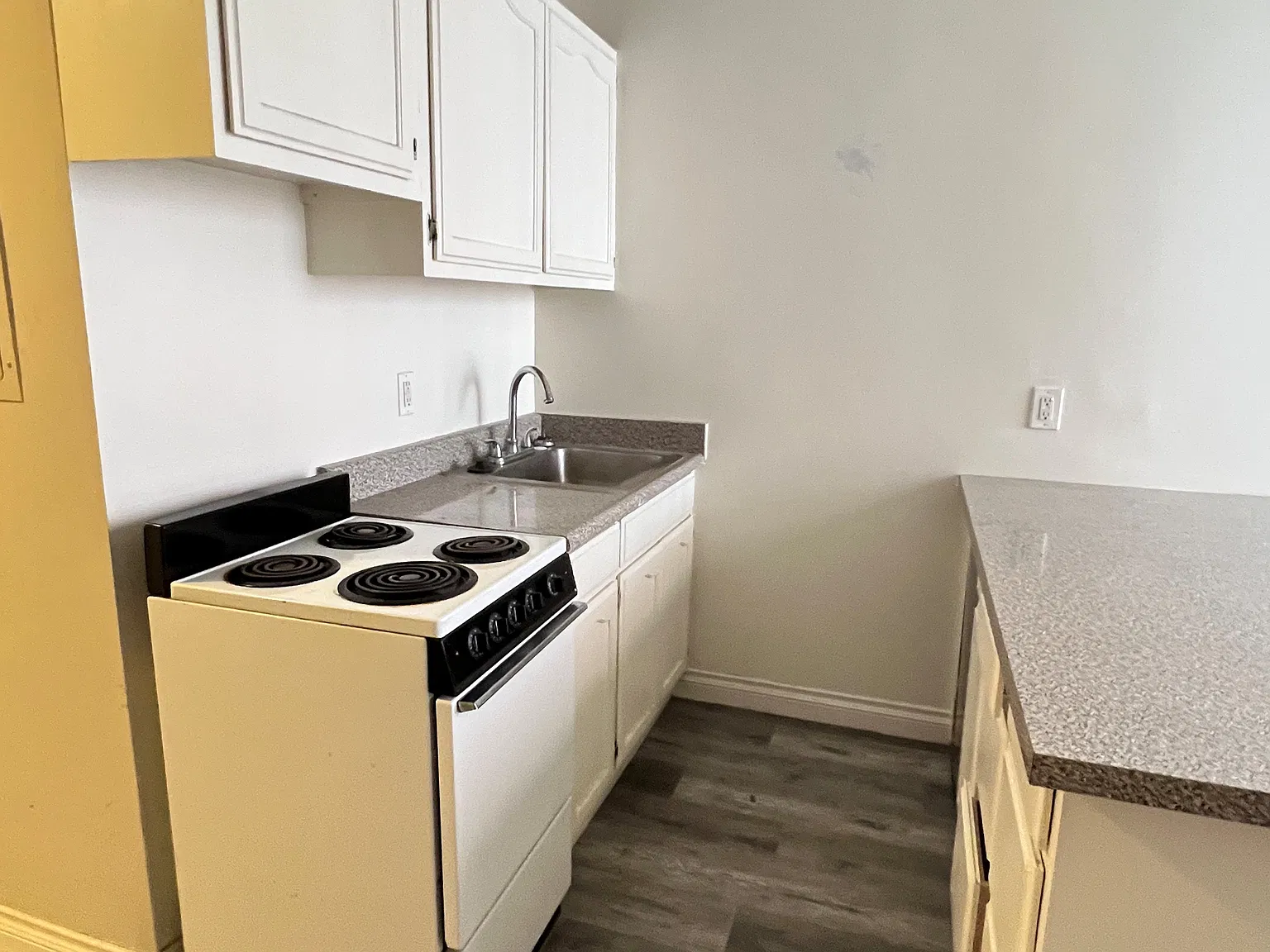 523 S Mariposa — Photo 4