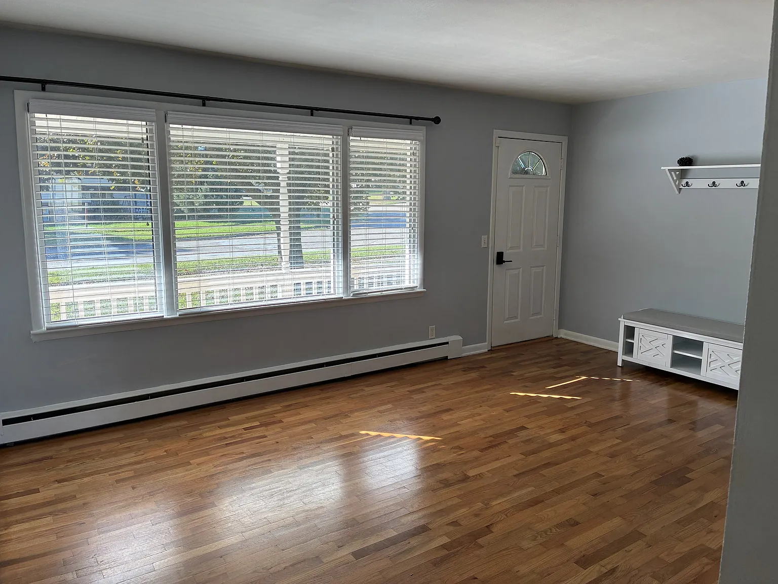 3 bed, 1.5 bath, 1862 sqft, $2,095 — Photo 4