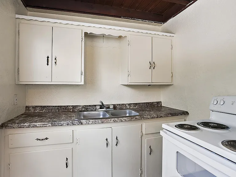 207 Fern Dr #3 — Photo 4