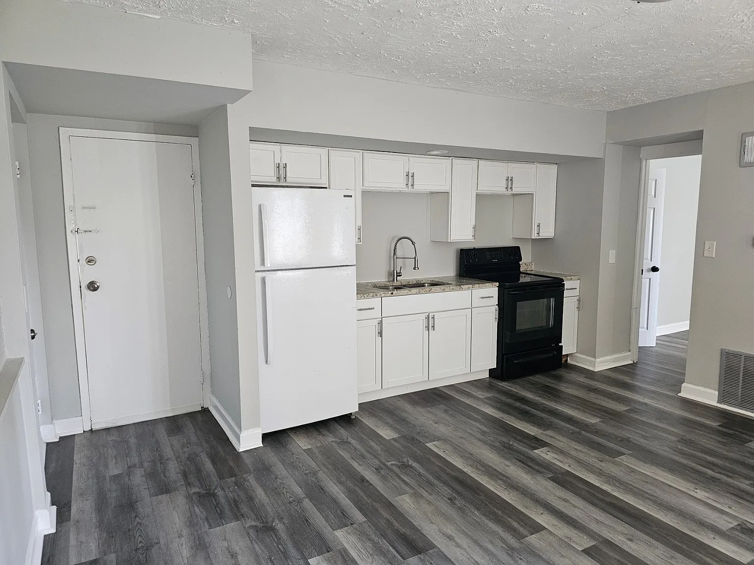 1 bed, 700 sqft, $1,350 — Photo 1