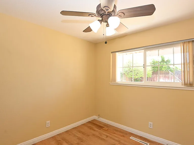 398 Roan St — Photo 14