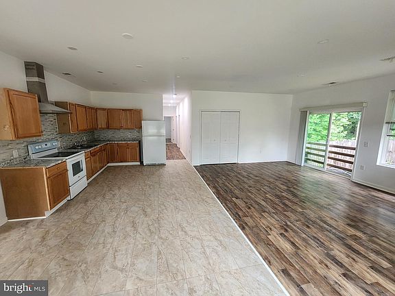 3rd image of 14 Aquia Ave