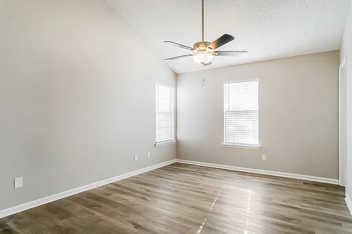 300 Beech Hill Ct — Photo 10