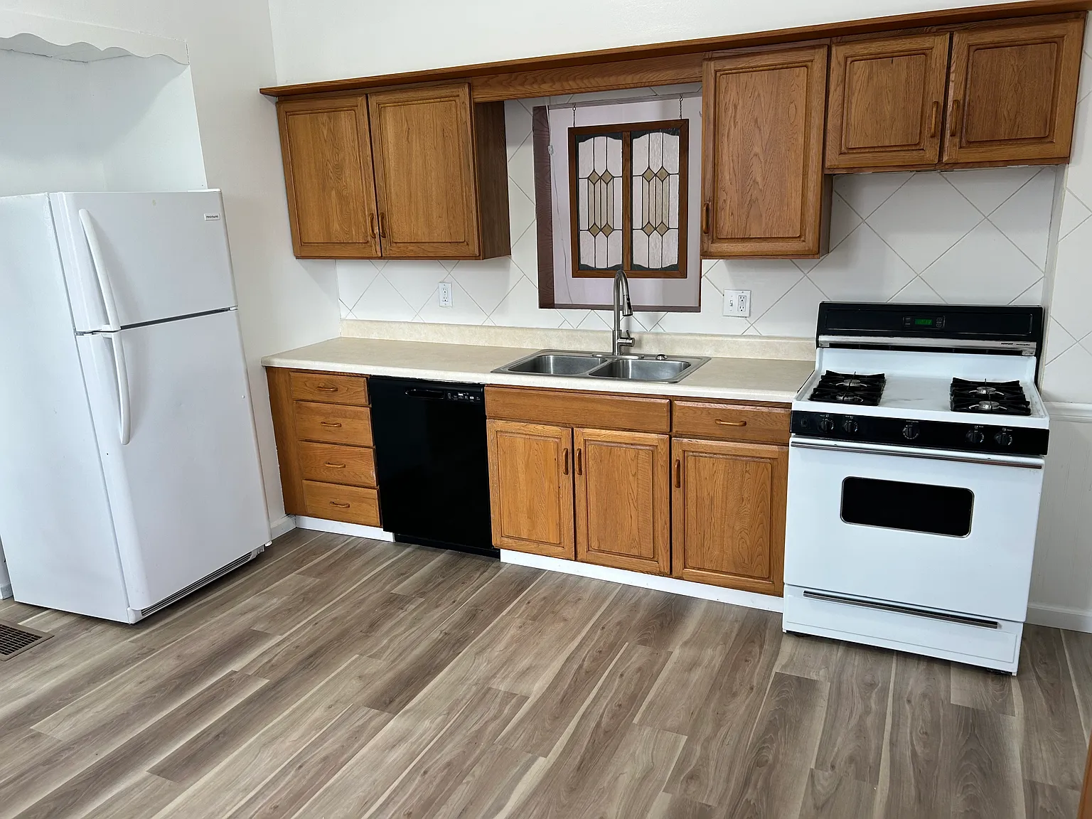 2 bed, 1022 sqft, $1,300 — Photo 3