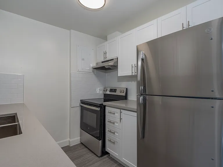 325 Willowdale Cres — Photo 12