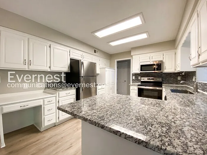 1419 SE 7th St — Photo 5