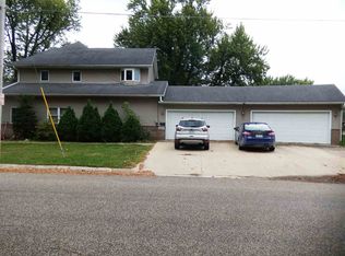 813 W 3rd St, Sumner, IA 50674