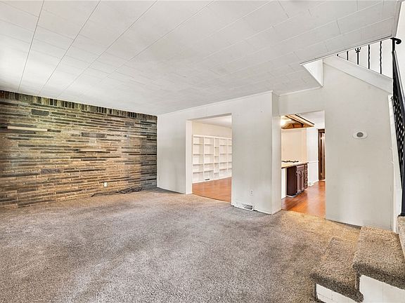 5th image of 402 Franklin Ave