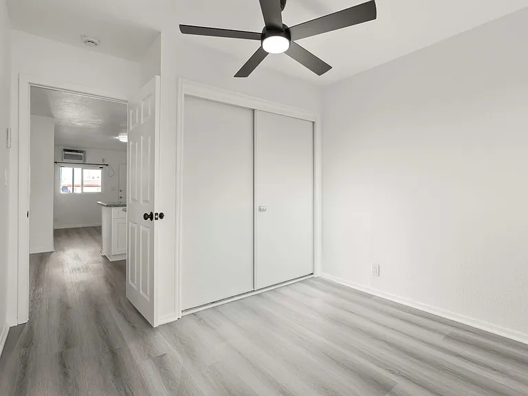 (Ar/Jo/Em:C) 1040 W. 91st Street — Photo 12