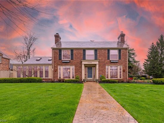 17204 Riverside Dr, Lakewood, OH 44107